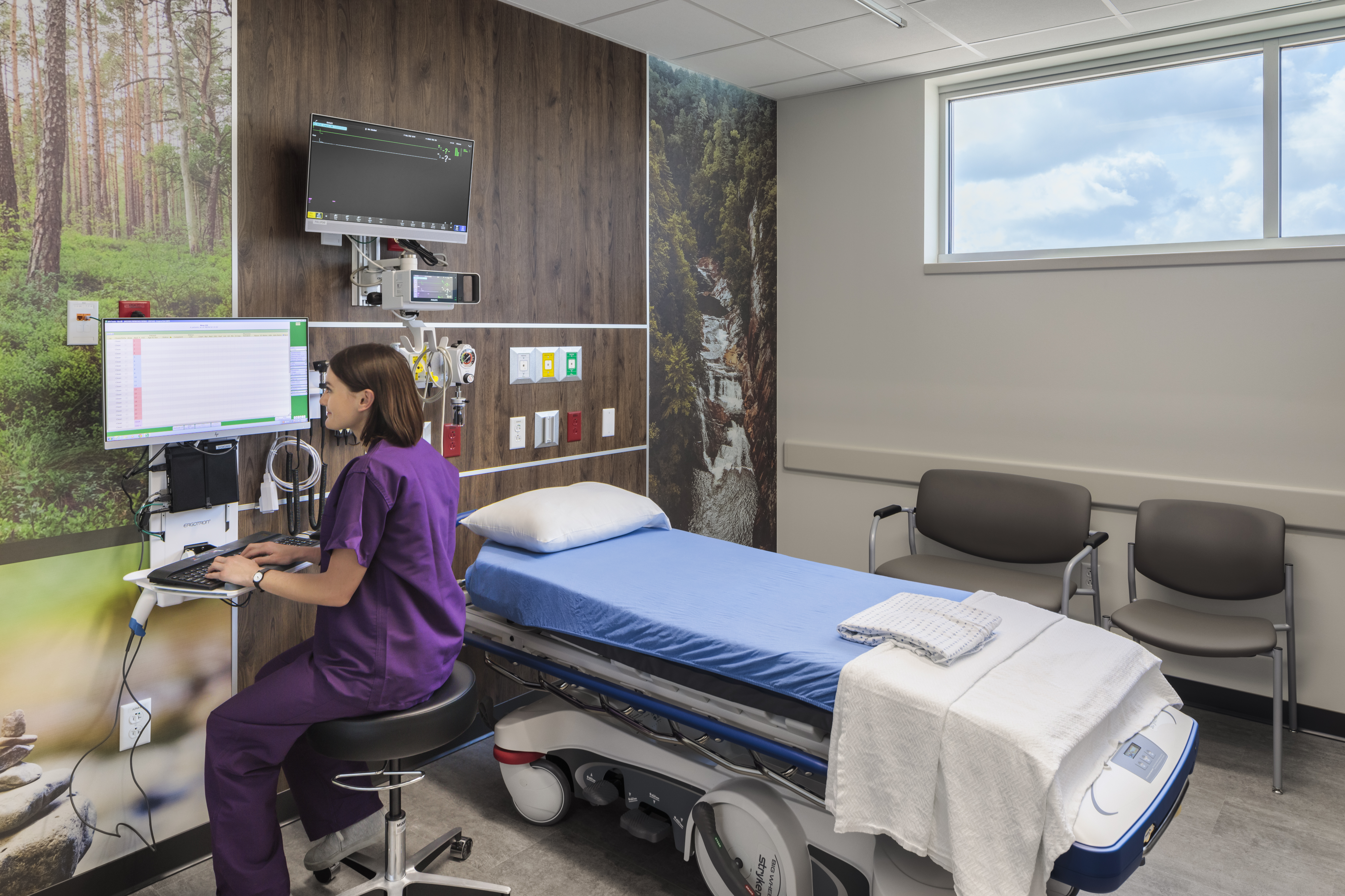 hospital room with ergonomic nurse workstation